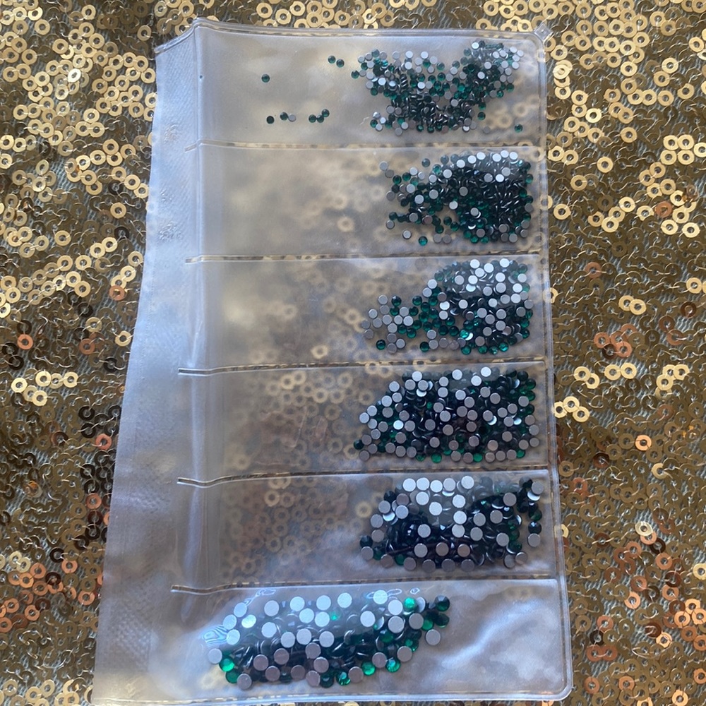 Nail rhinestones